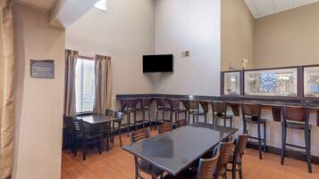 Petit déjeuner complet compris tous les jours