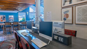 A modern office space with desks, chairs, and computers. - Holiday Inn Express Chihuahua by IHG (Chihuahua)
