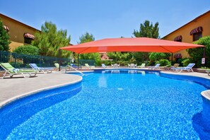 Outdoor pool - Holiday Inn Express Chihuahua by IHG (Chihuahua)