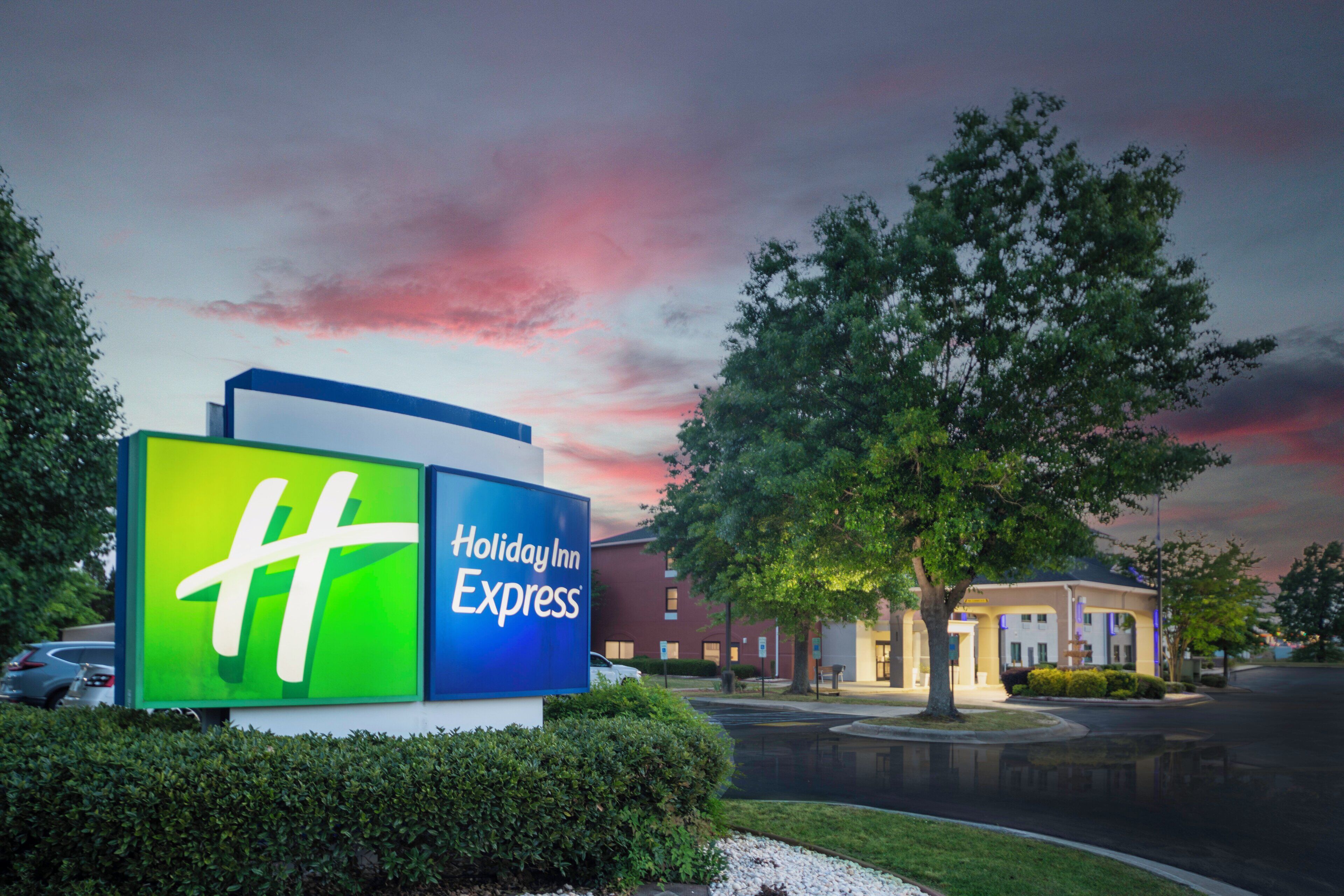 A Holiday Inn Express sign with a clear view of the hotel building in the background.