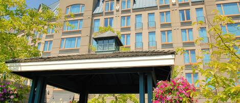 المنشأة من الخارج