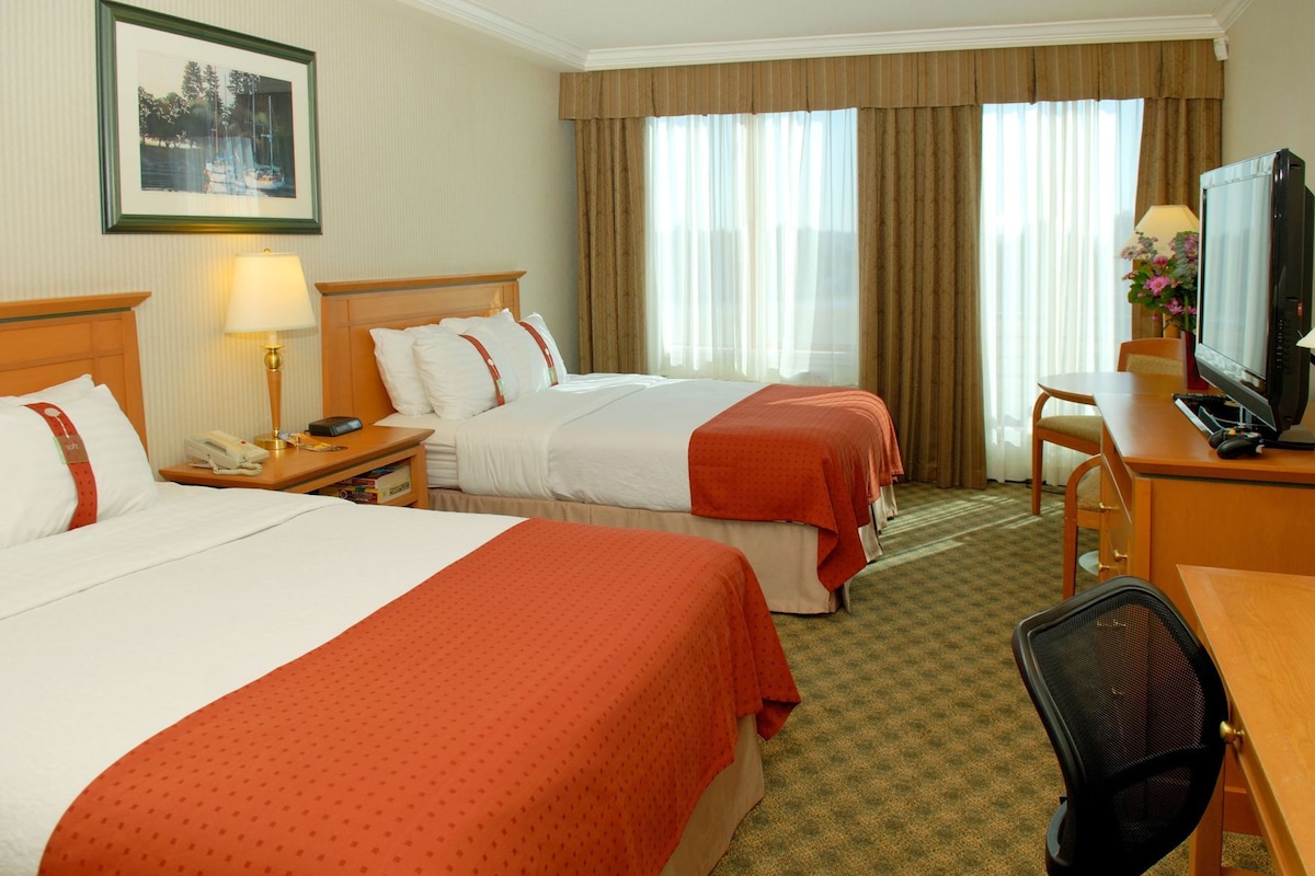 In-room safe, desk, laptop workspace, blackout drapes