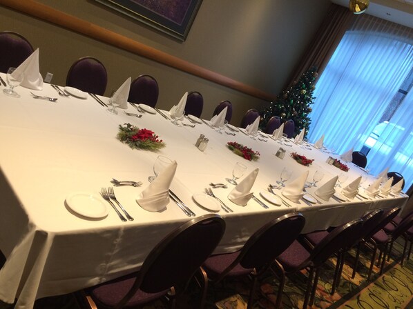 Reception - Holiday Inn Hotel & Suites North Vancouver by IHG (North Vancouver)