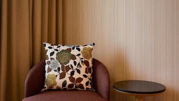 Room, 1 King Bed, Accessible | Living area | 37-inch flat-screen TV with cable channels, TV, pay films