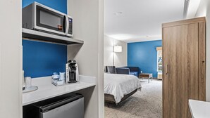 A hotel room with a microwave, coffee maker, and a compact refrigerator on the counter. - Holiday Inn Express Hotel & Suites Carneys Point by IHG (Penns Grove)