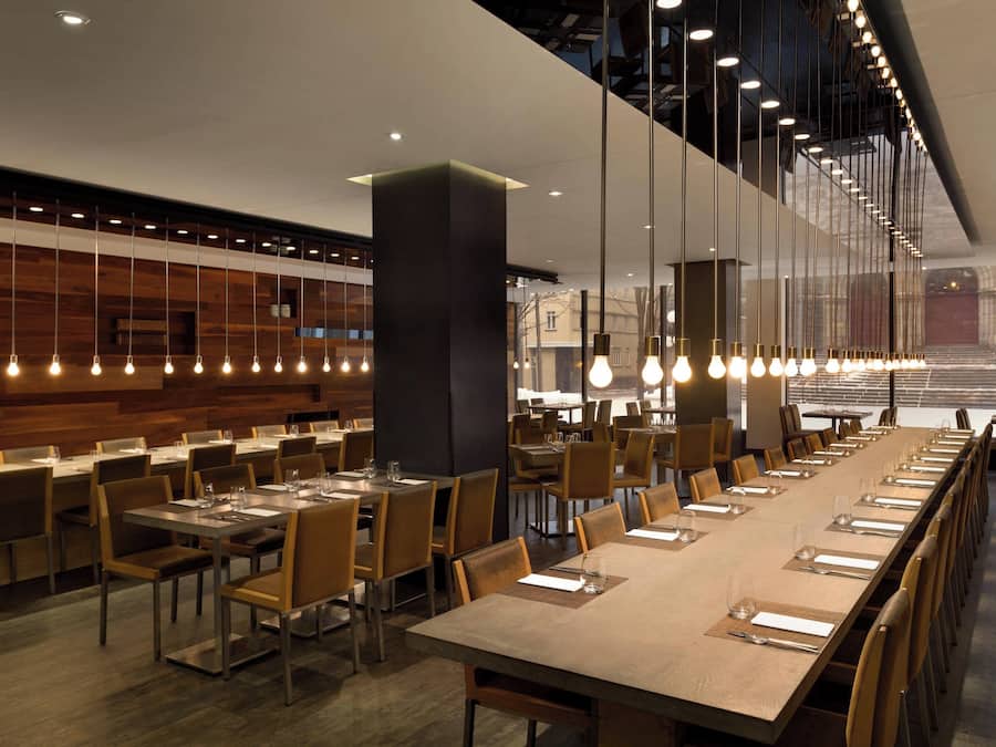 Aperto a colazione e cena, cucina internazionale