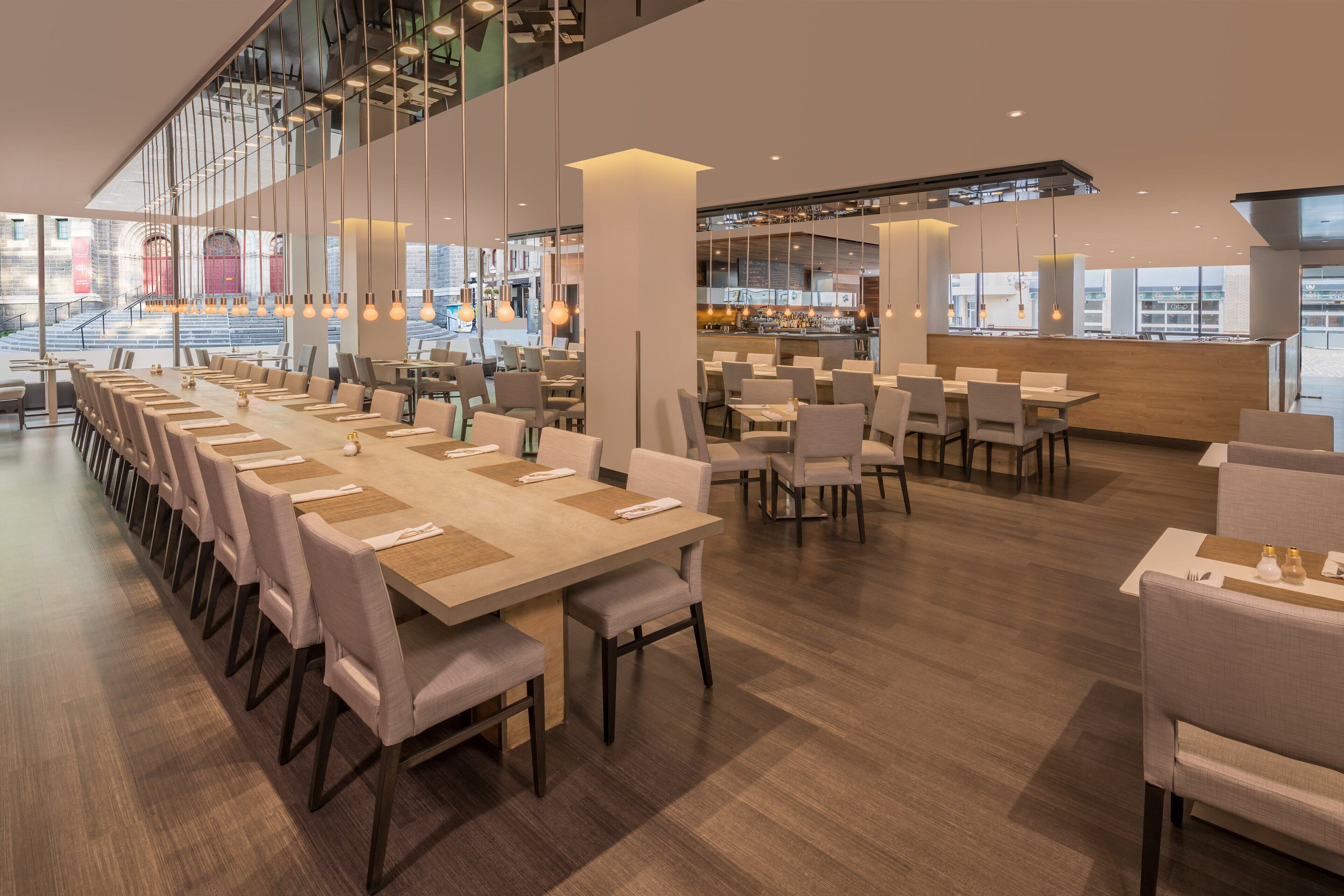 breakfast and dinner served, international cuisine