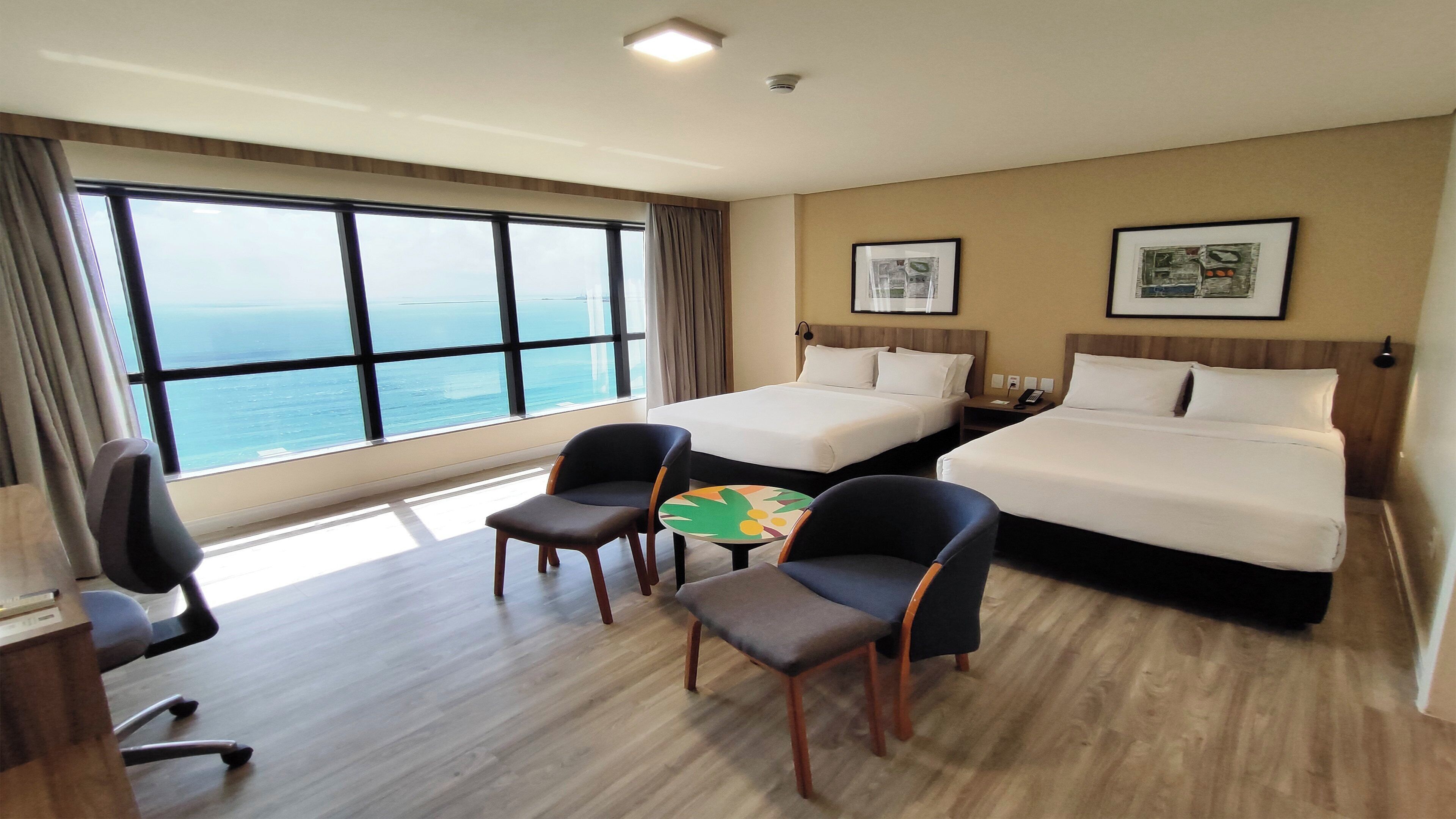 Habitación Premium, 2 camas matrimoniales, vista al océano (Panoramic) | Minibar, caja de seguridad en la habitación y escritorio 