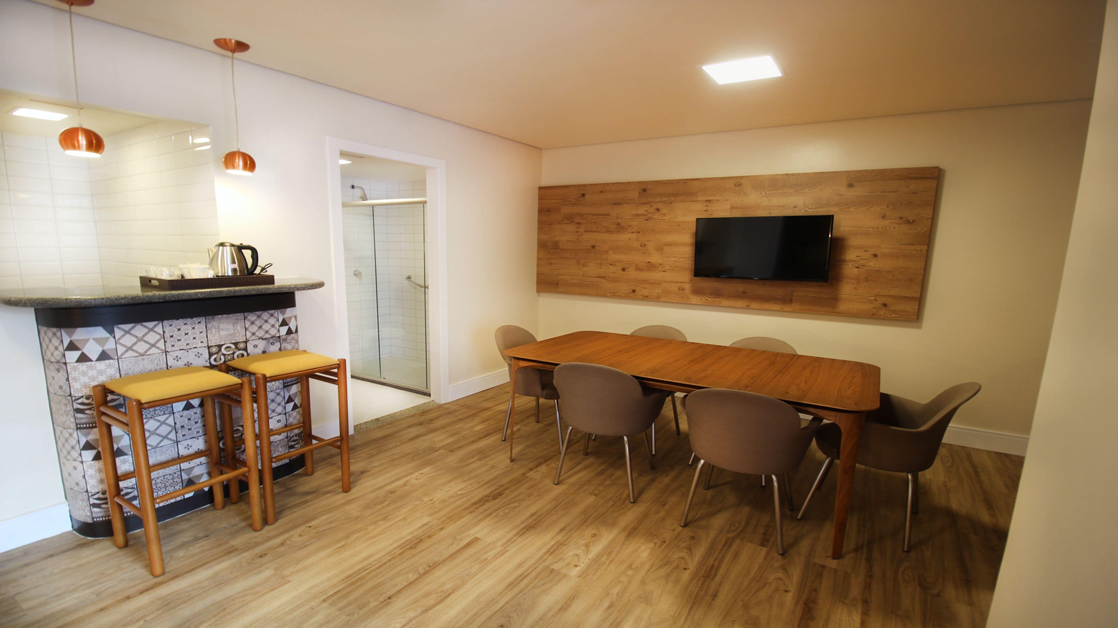 Suite, 1 Bedroom, Sea View (Meeting Area) | Minibar, in-room safe, desk, iron/ironing board