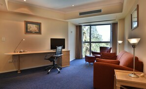 Minibar, in-room safe, desk, soundproofing - Holiday Inn Córdoba by IHG (Córdoba)