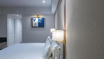 Premium Room, 2 Twin Beds | Minibar, in-room safe, desk, soundproofing
