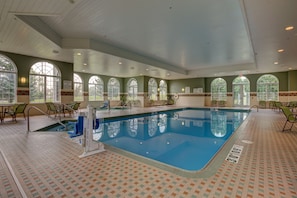 Indoor pool - Holiday Inn Hotel & Suites-Milwaukee Airport by IHG (Milwaukee)