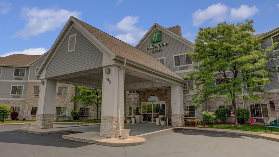 Holiday Inn Hotel & Suites-Milwaukee Airport by IHG
