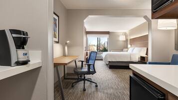 Premium bedding, in-room safe, individually decorated