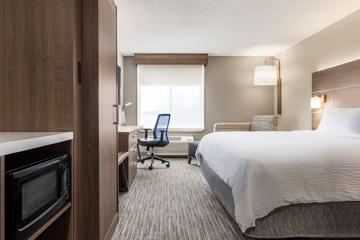 Hochwertige Bettwaren, Zimmersafe, individuell dekoriert