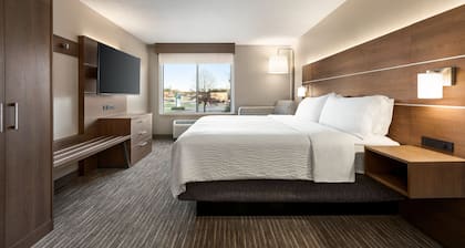 Holiday Inn Express & Suites Oxford by IHG