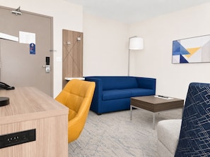 Suite, 1 très grand lit et 1 canapé-lit