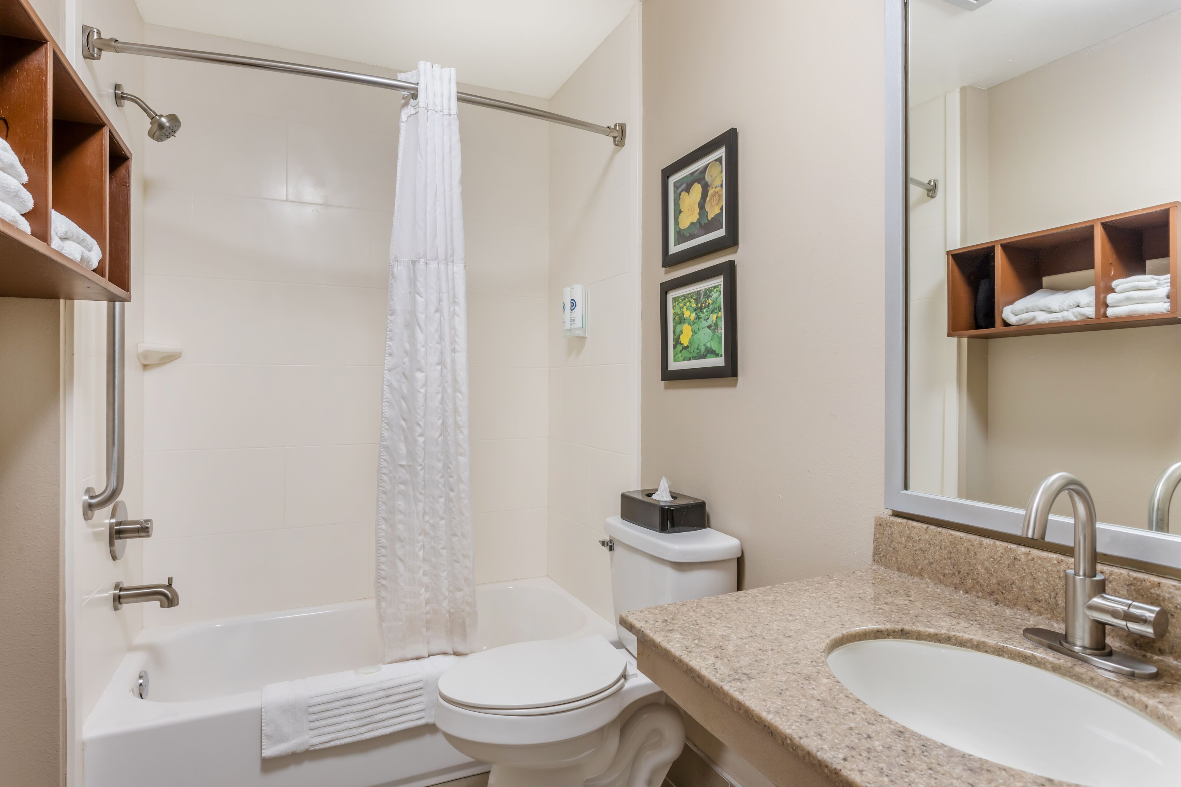 Room, 1 Queen Bed, Accessible, Non Smoking | Bathroom | Combined shower/tub, deep soaking tub, free toiletries, hair dryer