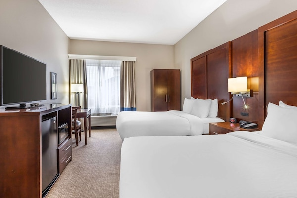 Habitación estándar, 2 camas de matrimonio, no fumadores | Cortinas opacas, tabla de planchar con plancha, cunas gratuitas