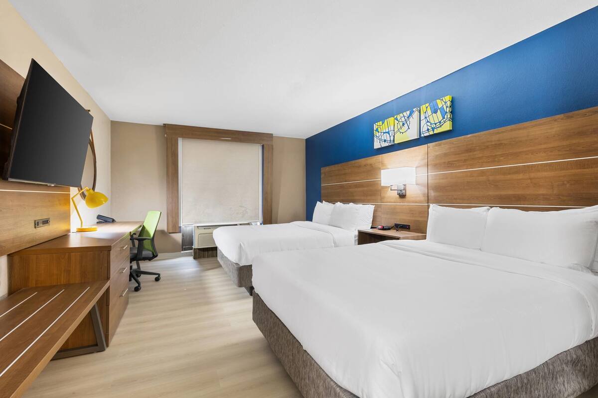 Premium bedding, Tempur-Pedic beds, in-room safe, desk