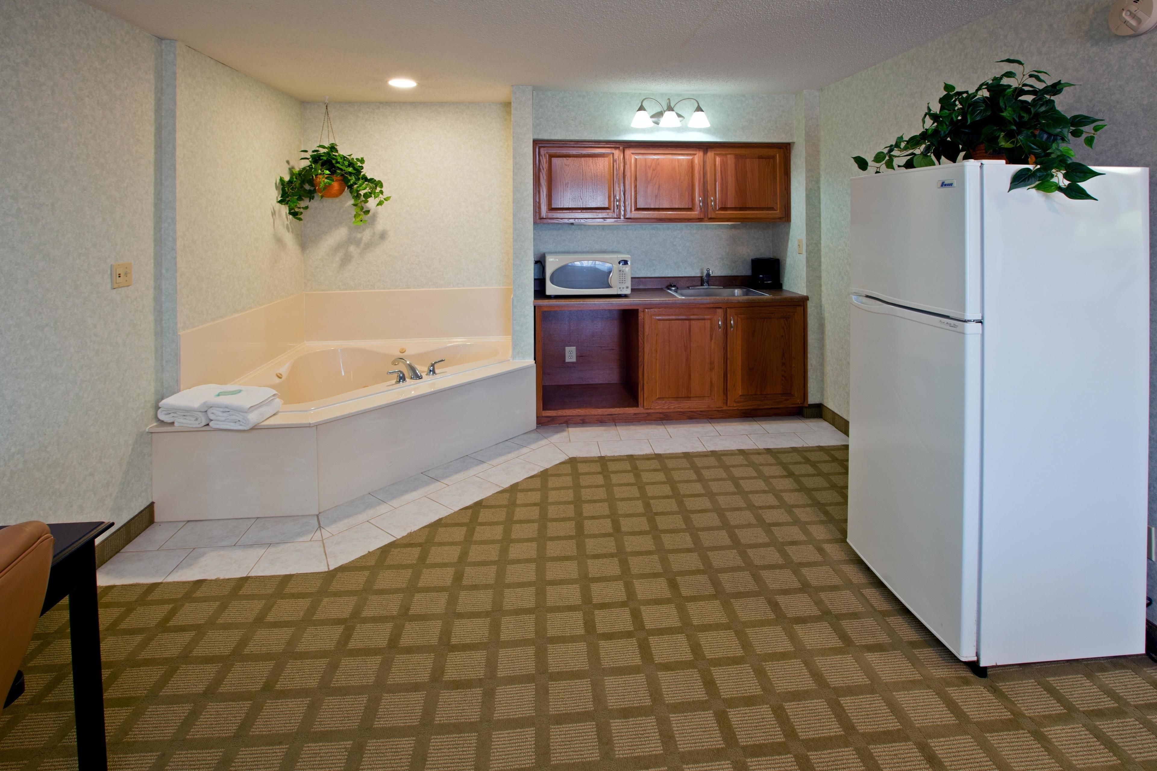 in-room safe, desk, laptop workspace, blackout curtains