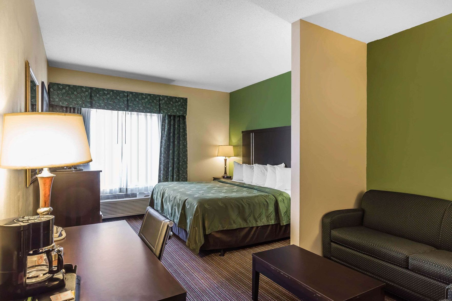 Laptop workspace, iron/ironing board, free WiFi, bed sheets