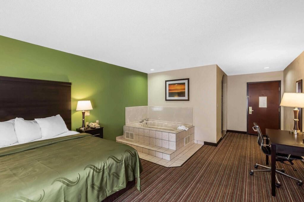 Laptop workspace, iron/ironing board, free WiFi, bed sheets