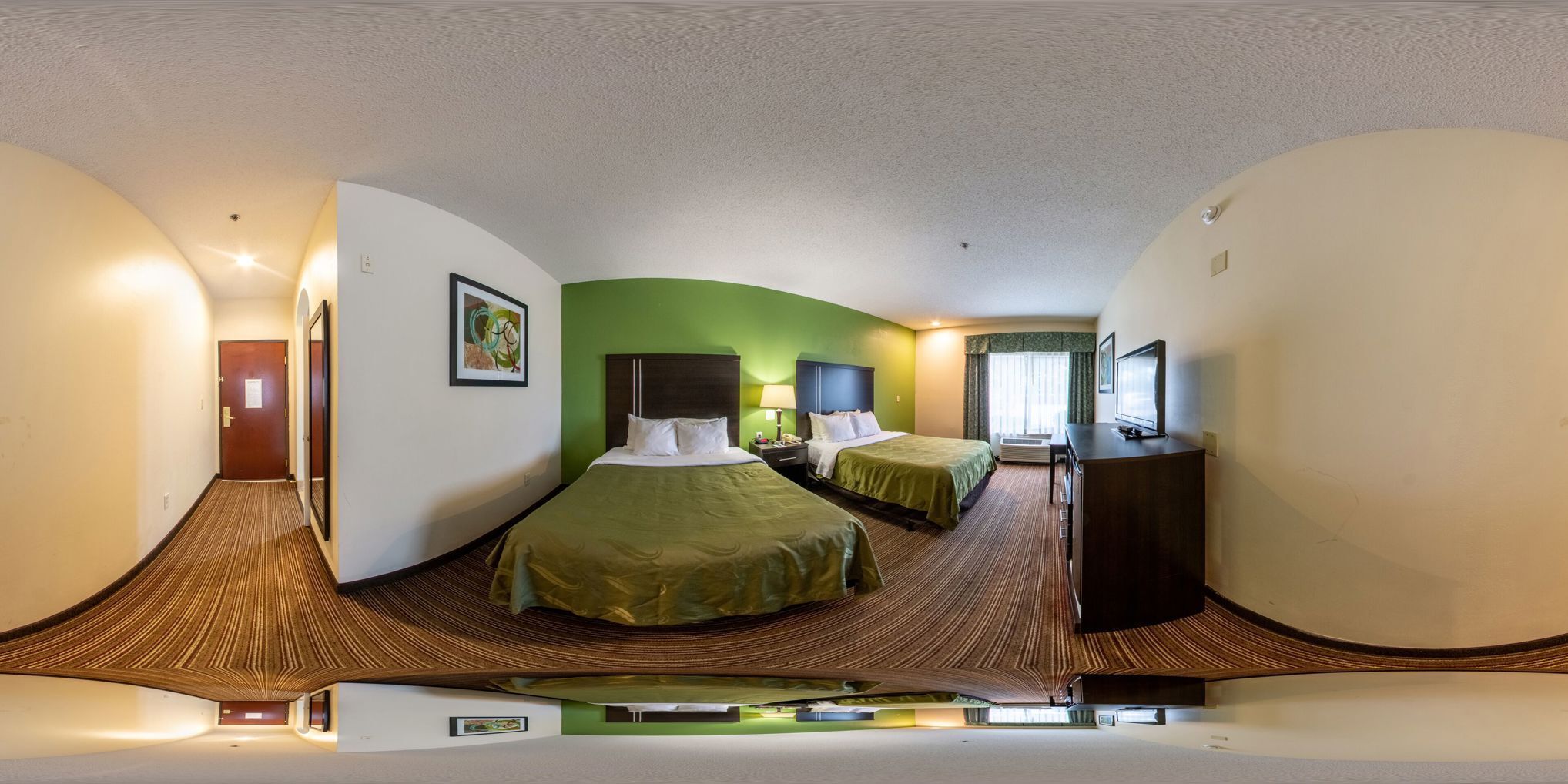 Laptop workspace, iron/ironing board, free WiFi, bed sheets