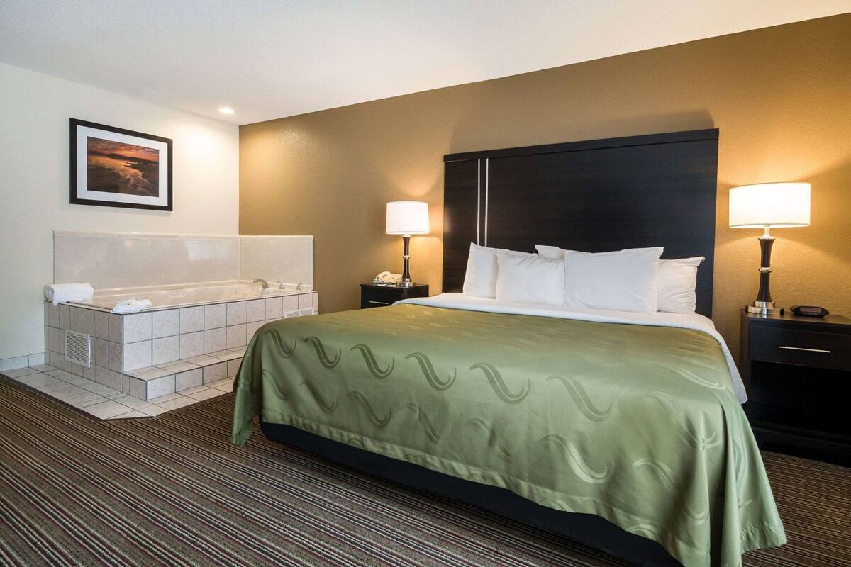 Laptop workspace, iron/ironing board, free WiFi, bed sheets