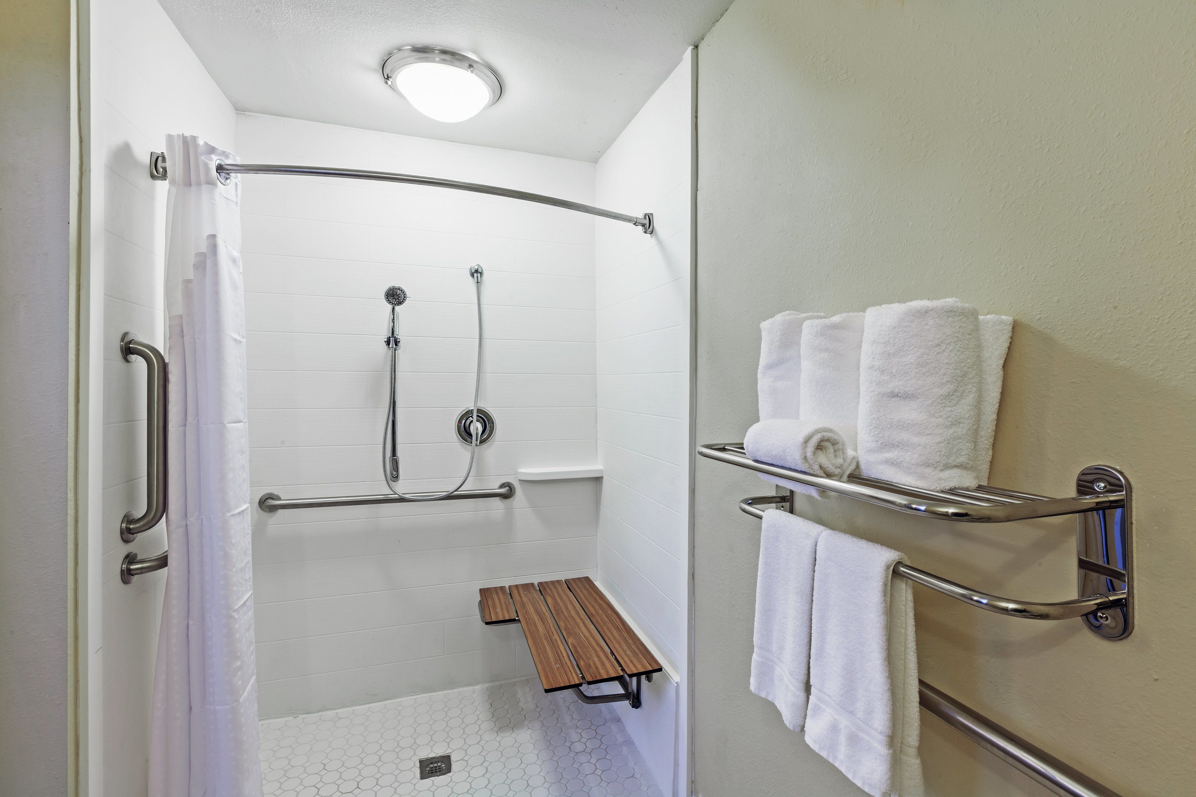 combined shower/bathtub, free toiletries, hair dryer, towels
