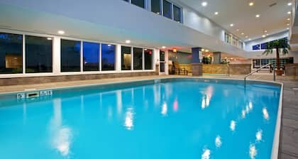 Holiday Inn Express Hotel & Suites Bedford by IHG