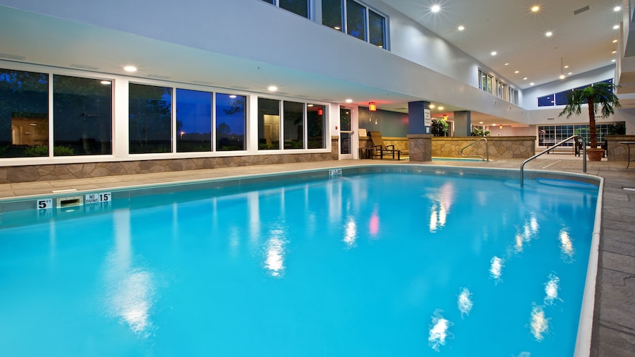 Holiday Inn Express Hotel & Suites Bedford by IHG