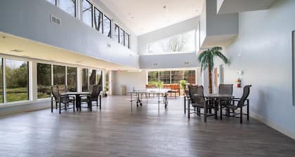 Holiday Inn Express Hotel & Suites Bedford by IHG