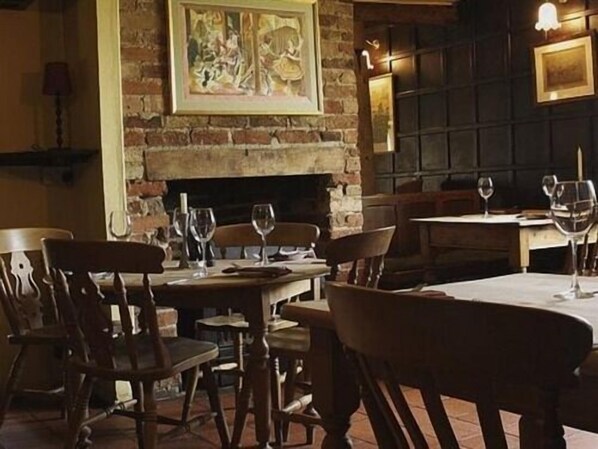 Breakfast, lunch, dinner served; British cuisine 
