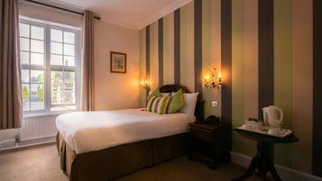 Double Room | Desk, iron/ironing board, free WiFi, bed sheets