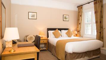 Double Room | Individually decorated, individually furnished, desk, iron/ironing board