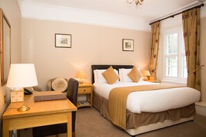 Double Room | Desk, iron/ironing board, free WiFi, bed sheets