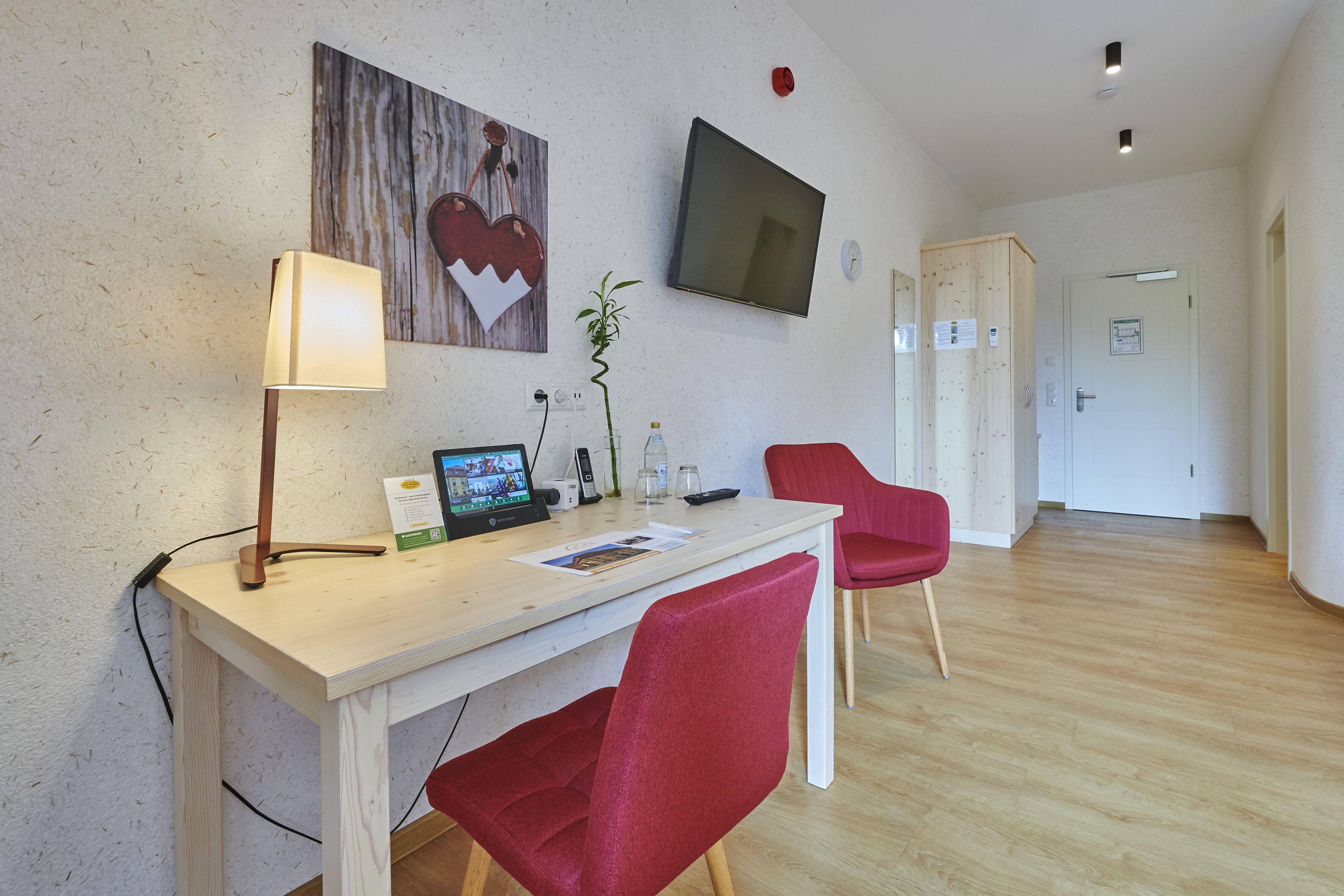 double room (kupferkrone) | living area | flat-screen tv