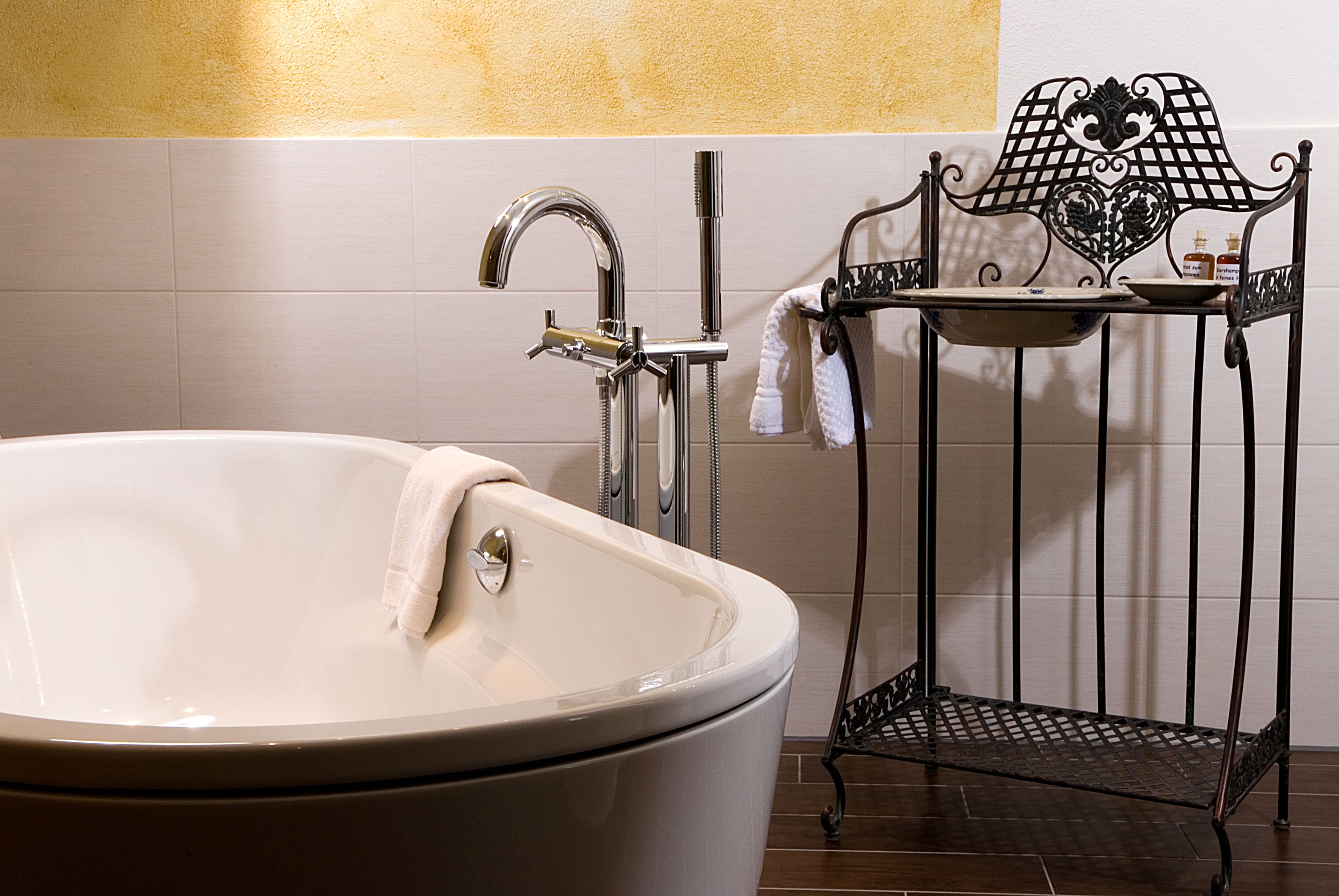 premium double room (brauerappartement) | deep-soaking bathtub