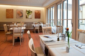 Breakfast, lunch and dinner served  - Hotel & Brauereigasthof Drei Kronen (Memmelsdorf)