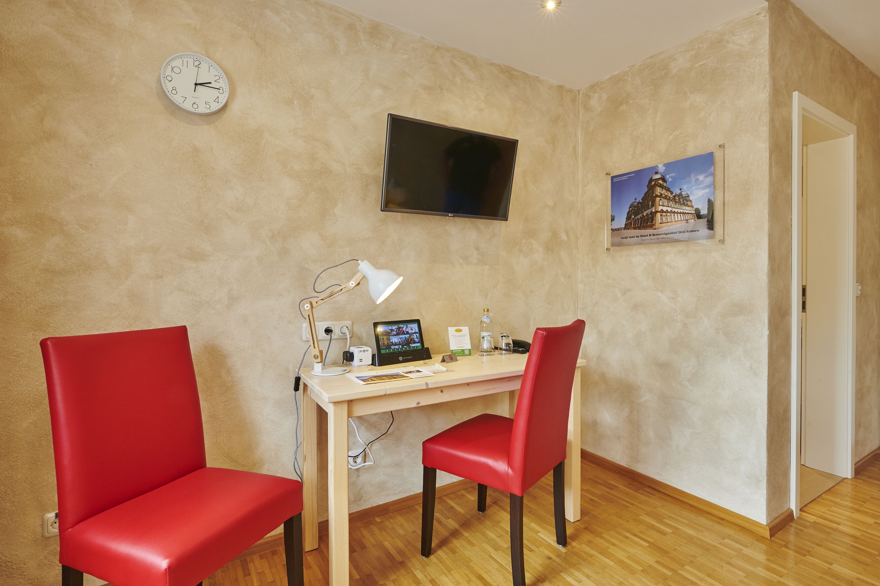 double room (brauhaus plus) | living area | flat-screen tv