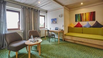 Doppelzimmer (Flair Plus) | Wohnbereich | Flachbildfernseher