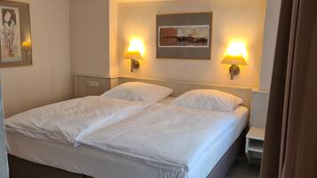 Comfort Double Room | Hypo-allergenic bedding, in-room safe, desk, laptop workspace