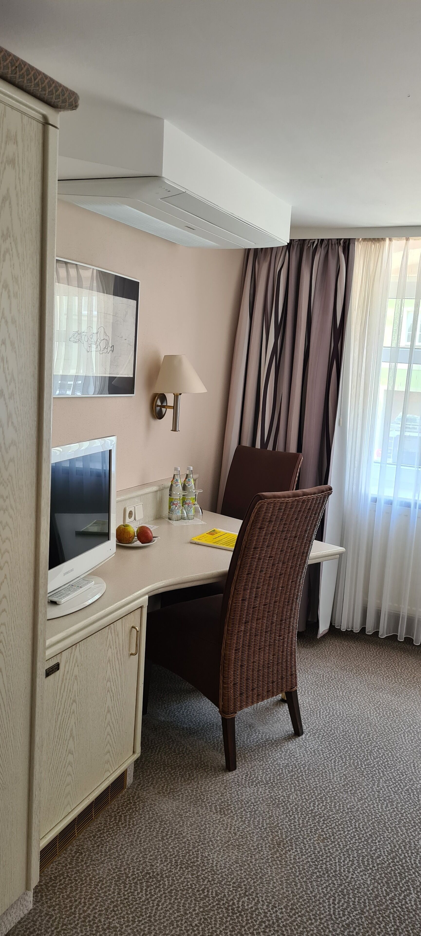 26-cm flat-screen tv with cable channels, tv