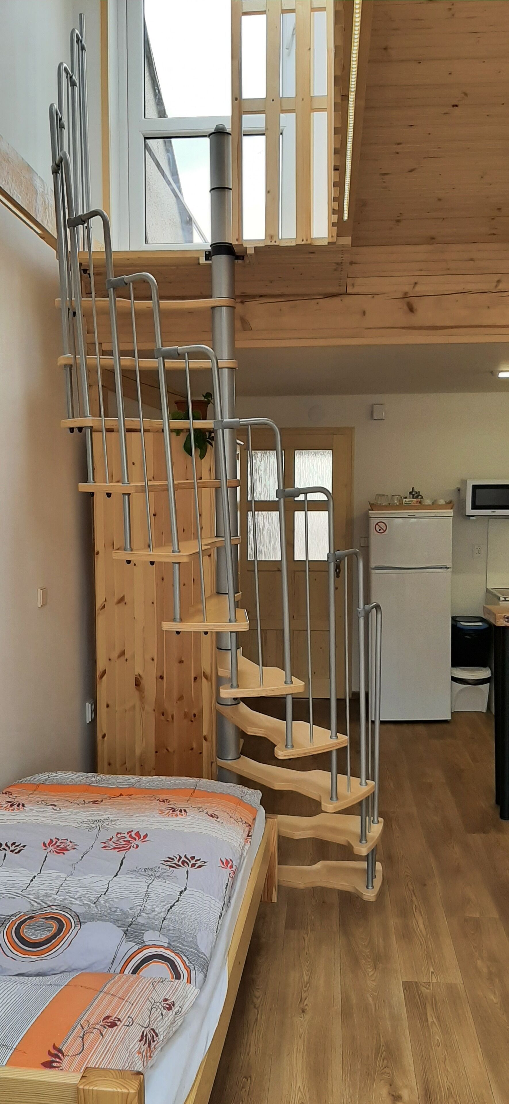 Comfort-Suite (Sofie) | Hochwertige Bettwaren, Schreibtisch, Verdunkelungsvorhänge
