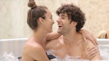 舒適公寓, 1 間臥室, 花園景 (Marie) | 私人 SPA 浴池