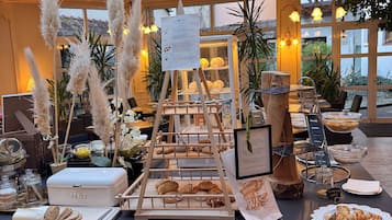 Buffet breakfast on weekends (EUR 22.50 per person)