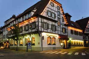 Fassade der Unterkunft – Abend/Nacht
