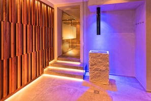 Couples treatment rooms, sauna, hot tub, steam room, body treatments