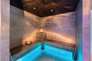 Couples treatment room(s), sauna, hot tub, steam room, body treatments